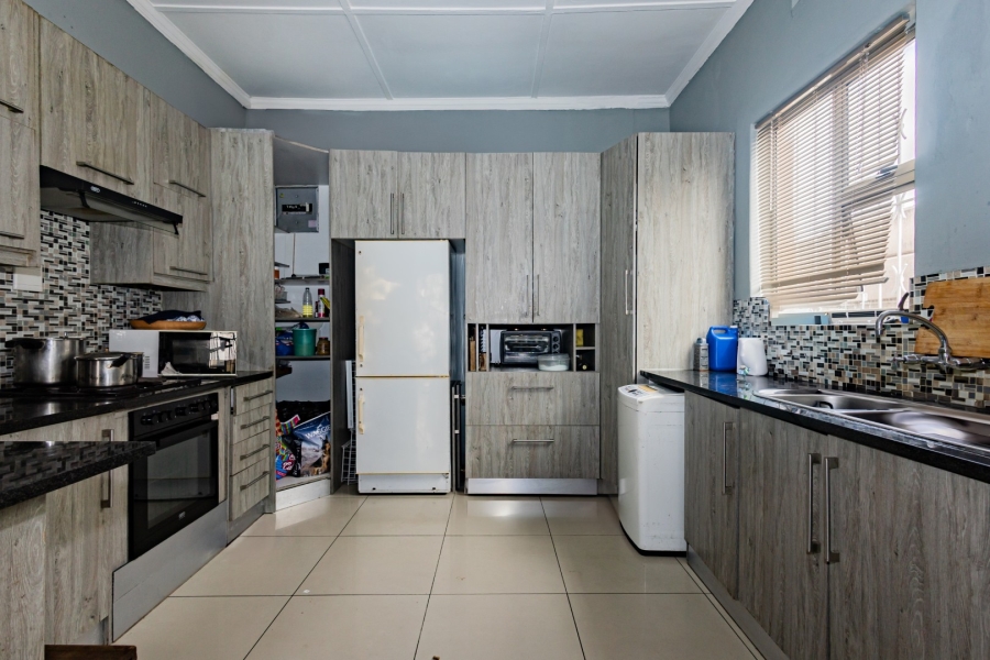 5 Bedroom Property for Sale in Parow Valley Western Cape